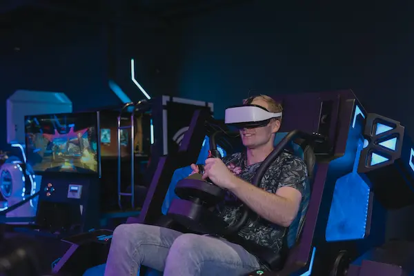 Virtual Reality (VR)