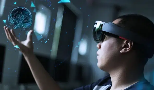 Augmented Reality (AR)